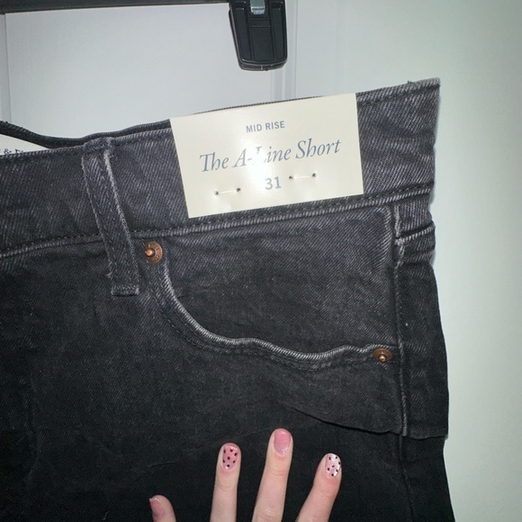 Abercrombie Mid Rise A-Line Shorts Black Denim Size 31 NWT 4” Inseam - Picture 4 of 10